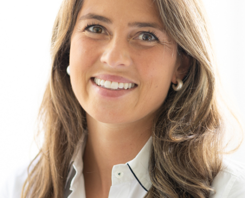 Dr. Elisa Caro
